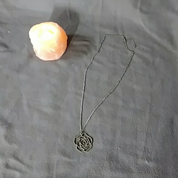 Jewelry - Rose pendant on a 26" necklace w/ extender